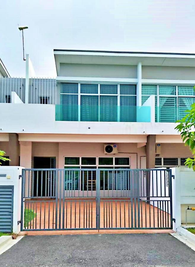 Desaru Cosy Homestay - Near Waterpark, Beach, Rapid -Wifi, Tvbox, Steamboat, Bbq Available Bagian luar foto